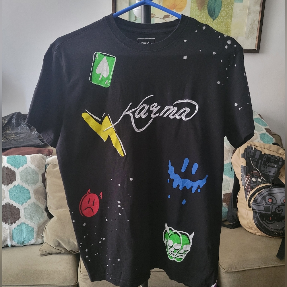 Rue21 medium-sized black and multi colored tee
